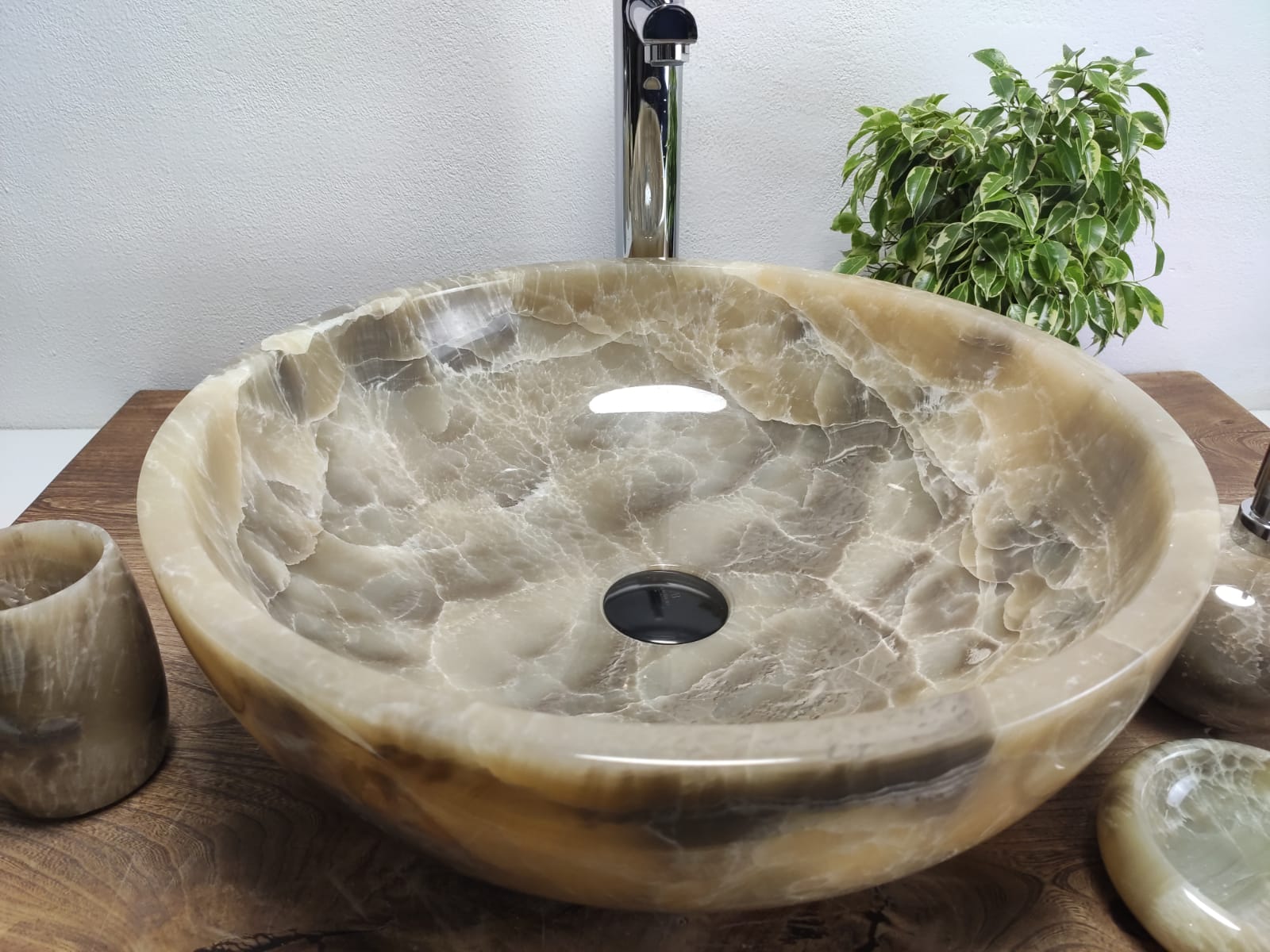 Раковина 45 см natural stone bowl grey onyx besar. Раковина из оникса. Раковина из оникса в ванную. Накладная раковина из оникса. Мойки из оникса желтого фото.