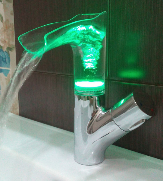 Смеситель для раковины Rossinka Z Z35-30 с подсветкой фото