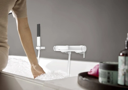 Смеситель для ванны с душем Hansgrohe Finoris 76420700 белый матовый фото