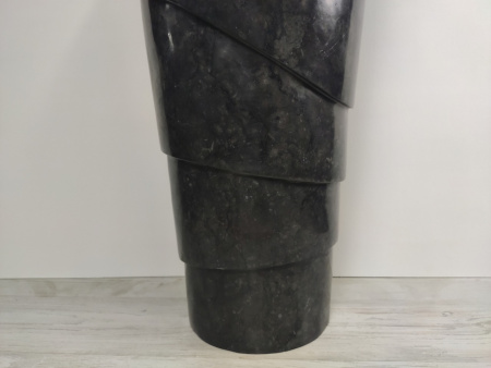 Напольная раковина из мрамора Indo Pedestal Black Spiral MN-393 фото