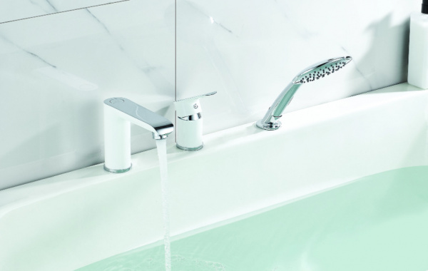 Смеситель на борт ванны Rossinka W W40-39 фото