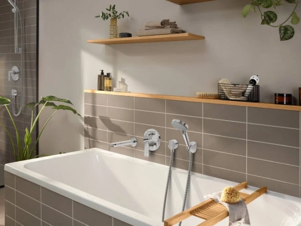 Смеситель для ванны и душа Hansgrohe Rebris E 72468000 хром фото