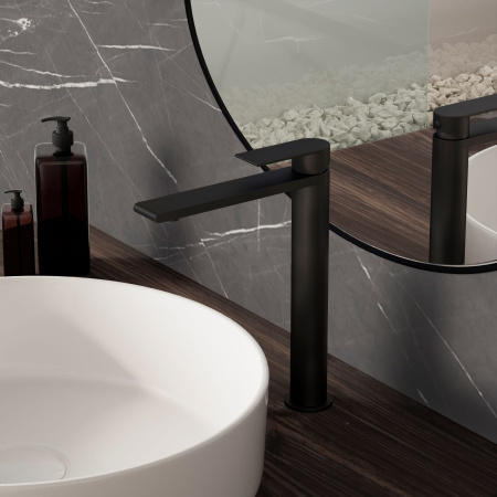 Высокий смеситель для раковины Vincea Vogue VBF-2VS2MB черный матовый фото