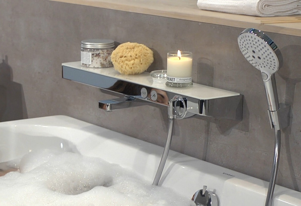 Термостатический смеситель для ванны с душем Hansgrohe ShowerTablet Select 13183400 хром/белый фото