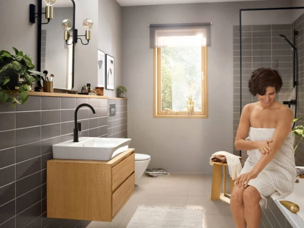 Высокий смеситель для раковины с донным клапаном Hansgrohe Rebris E 72576670 черный матовый фото