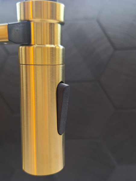 Смеситель для кухни с подключением к фильтру AltroBagno Flusso 050202BG матовое золото фото