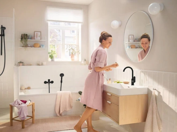 Высокий смеситель для раковины с донным клапаном Hansgrohe Rebris S 72536670 черный матовый фото