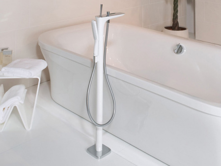 Однорычажный Смеситель для ванны с душем напольный Hansgrohe PuraVida 15473400 фото
