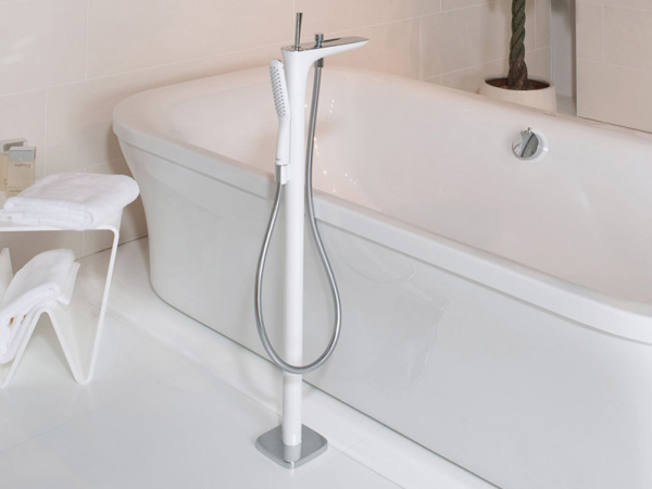 Однорычажный Смеситель для ванны с душем напольный Hansgrohe PuraVida 15473400 фото