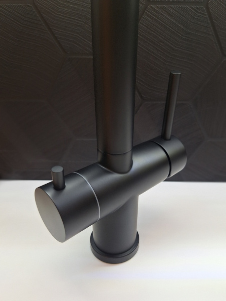 Смеситель для кухни с подключением к фильтру AltroBagno Flusso 050204MB черный матовый фото