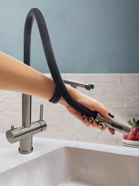 Смеситель для кухни с подключением к фильтру AltroBagno Flusso 050203GM оружейная сталь фото