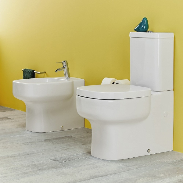 Комплект унитаза компакт с гигиеническим душем Sanitana Be You NC222661aosta с бачком и сиденьем Микролифт фото