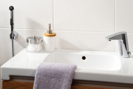 Бесконтактный смеситель для раковины Oras Cubista 2816F фото