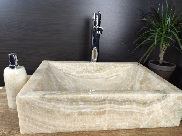 Накладная раковина из оникса Indo Prau Yellow Kecil OP-00208 фото