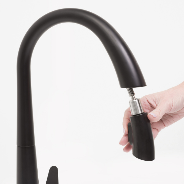 Смеситель для кухни с выдвижной лейкой WasserKRAFT A8667 черный матовый фото