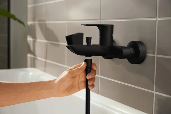 Смеситель для ванны с душем Hansgrohe Rebris E 72450670 черный матовый фото