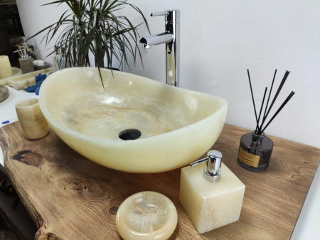 Накладная раковина из оникса Oval Yellow OO-01065 (55*38*19) фото