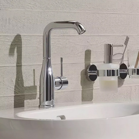 Высокий смеситель для раковины Grohe Essence New 23541001 фото
