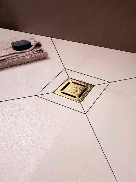 Душевой трап Berges Wasserhaus Platz Norma 092158 10x10 см, золото фото