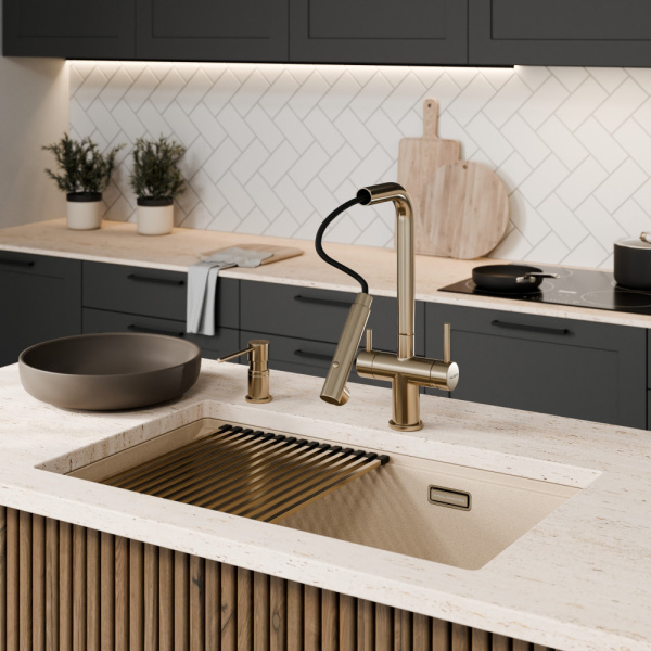 Смеситель для кухни под фильтр с вытяжной лейкой Milacio Ultra Monte MCU.561.GD брашированное золото фото