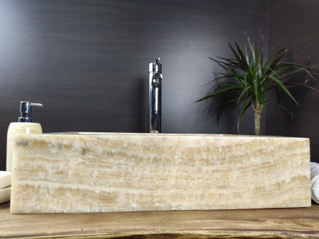 Накладная раковина из оникса Indo Prau Yellow Kecil OP-00146 фото