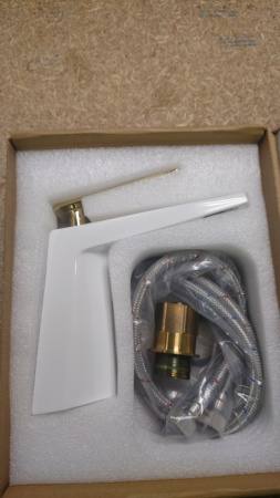 Смеситель для раковины Bronze de Luxe (Artik) Quadro A919W белый/золото фото