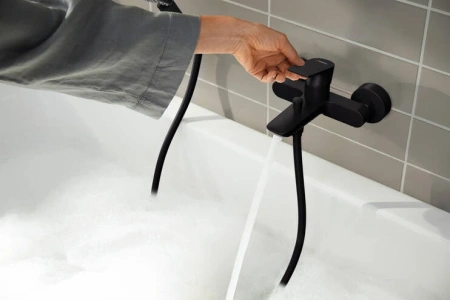 Смеситель для ванны с душем Hansgrohe Rebris E 72450670 черный матовый фото
