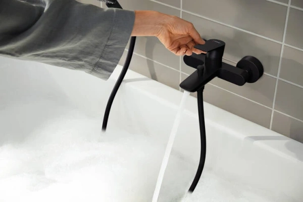 Смеситель для ванны с душем Hansgrohe Rebris E 72450670 черный матовый фото