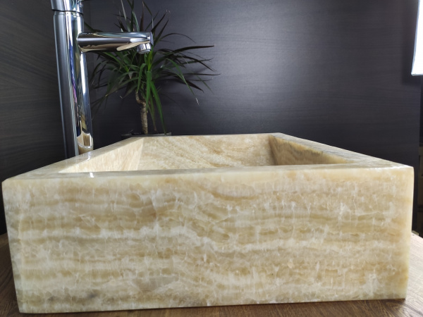 Накладная раковина из оникса Indo Prau Yellow Kecil OP-00208 фото