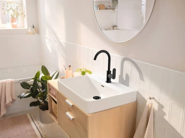 Высокий смеситель для раковины с донным клапаном Hansgrohe Rebris S 72536670 черный матовый фото