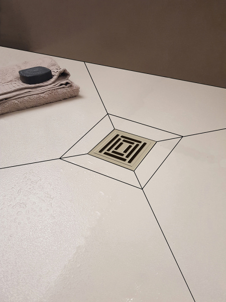 Душевой трап Berges Wasserhaus Platz Uno 090070 15x15 см с вертикальным сифоном фото