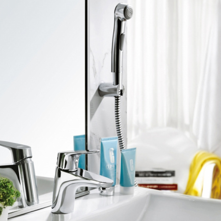 Смеситель для раковины с гигиеническим душем Bravat Drop F14898C-2 фото