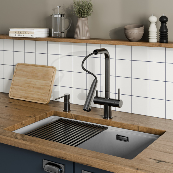 Смеситель для кухни под фильтр с вытяжной лейкой Milacio Ultra Monte MCU.561.GM вороненая сталь фото