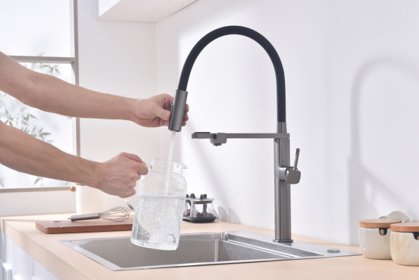 Смеситель для кухни с подключением к фильтру Vincea VKF-119GM вороненая сталь фото